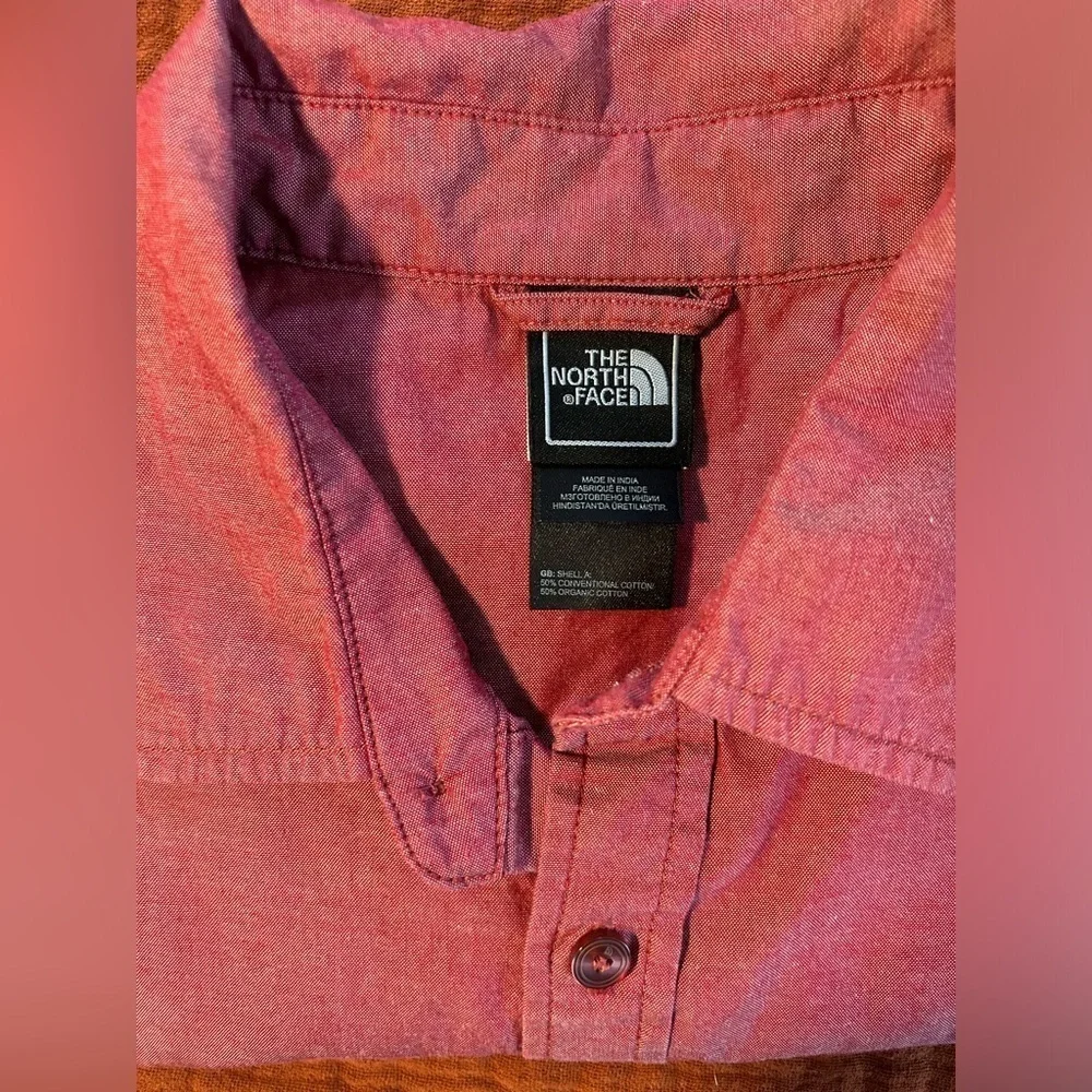 The North Face Men’s Shirt | Short-sleeved Button-up Size Small | Red
